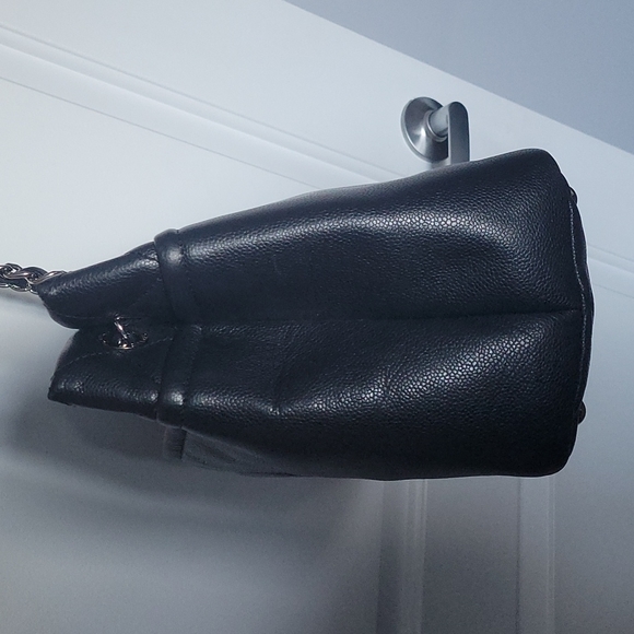 Chanel classic tote in black caviar leather - Picture 5 of 9